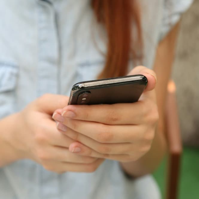 AXIS Mengenal Dry Text, Istilah Gaul yang Populer di Aplikasi Pesan image gambar