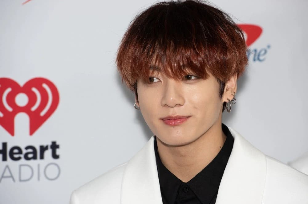 AXIS Lirik Lagu Still with You Jungkook dengan Terjemahannya image gambar