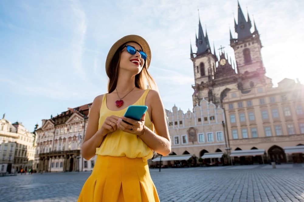 AXIS Mengenal Apa Itu Roaming Sebelum Jalan-jalan ke Luar Negeri image gambar