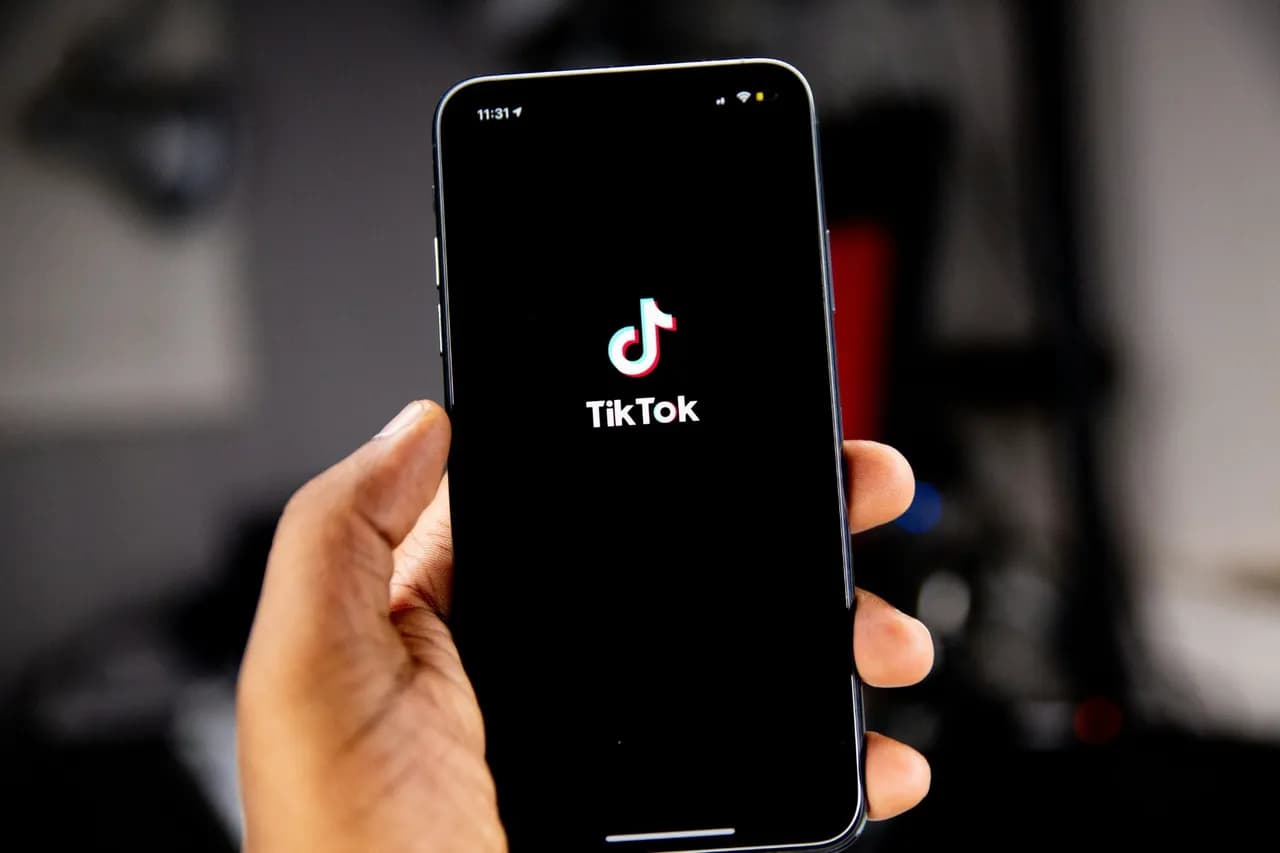 AXIS Apakah TikTok Boros Kuota? Ini Jawaban dan Faktanya image gambar