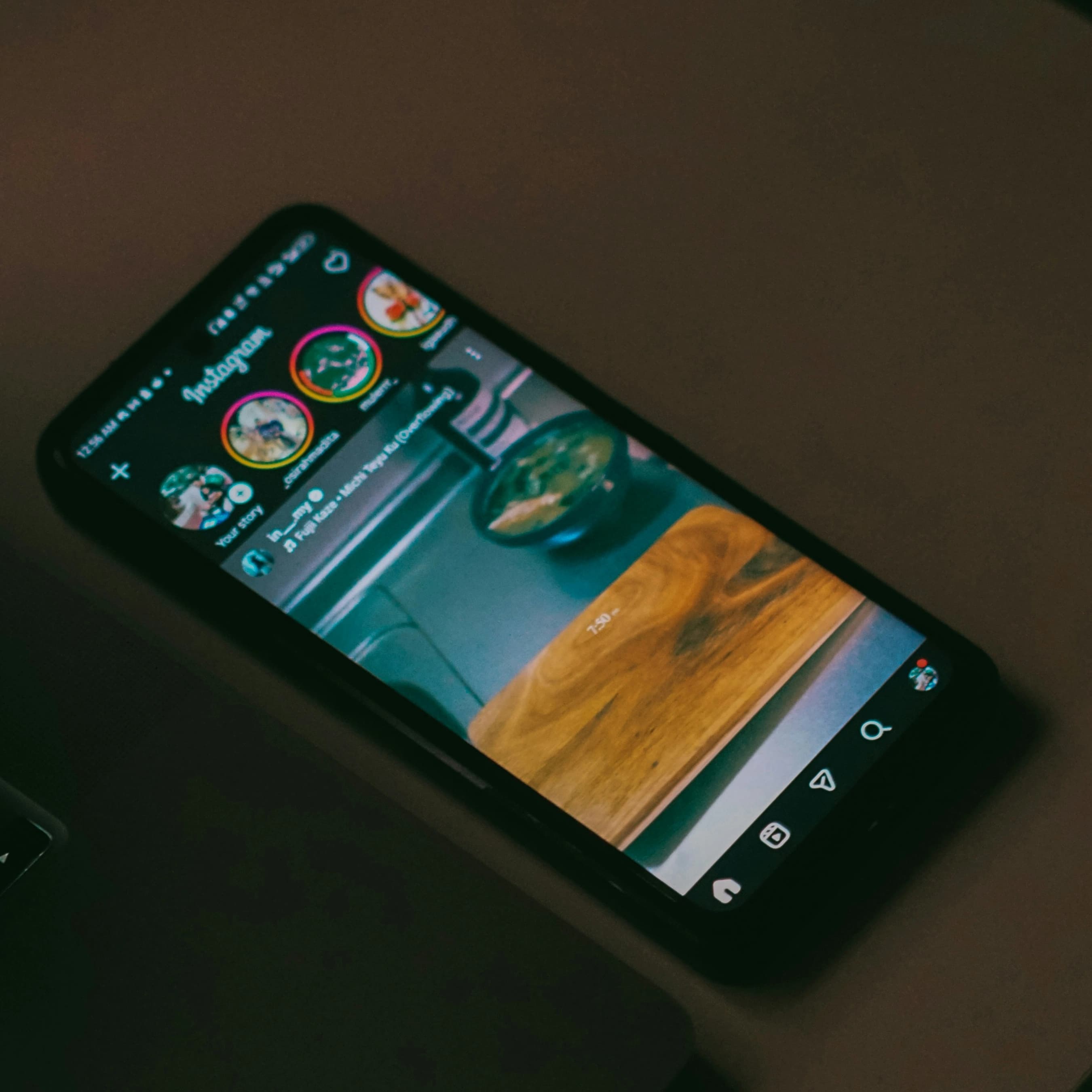 AXIS 21 Lagu untuk Post Diri Sendiri Bikin Story dan Feed Makin Hidup! image gambar