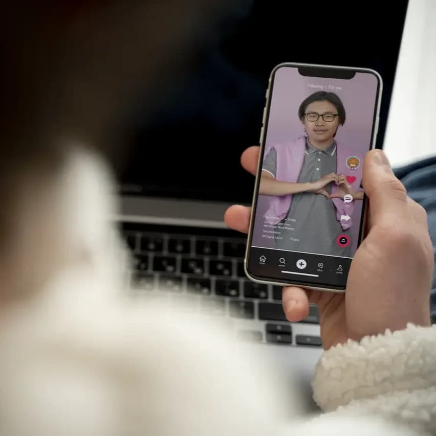 AXIS 5 Cara Mendapatkan Uang dari Tiktok, Bisa dari Nonton! image gambar