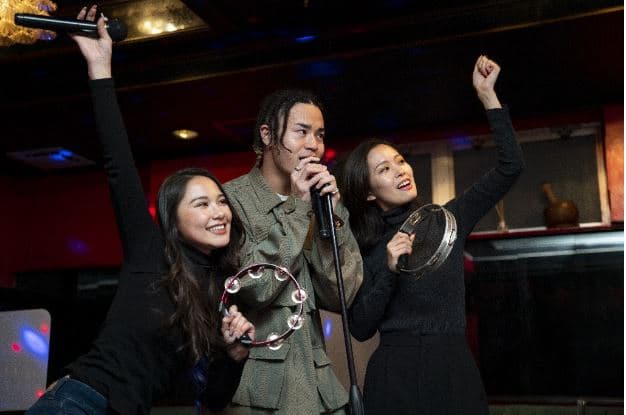 AXIS Deretan Rekomendasi Lagu Karaoke Terbaik dan Paling Hits image gambar