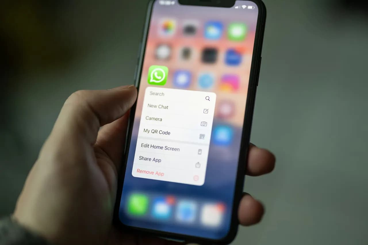 AXIS 5 Cara Mengunci Chat Whatsapp Agar Privasi Tetap Aman image gambar