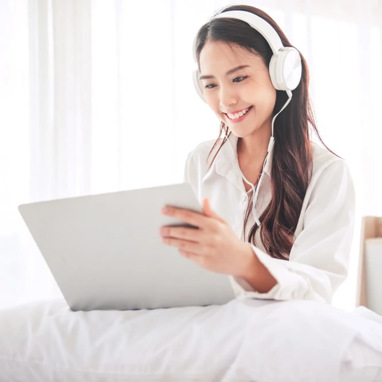 AXIS Paket Internet Streaming Wajib Banget Buat Temani Waktu Weekend image gambar