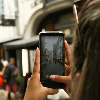 AXIS Gampang Banget! Cara Repost Story IG dalam Hitungan Detik image gambar