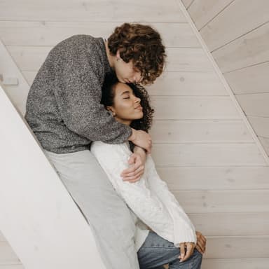 AXIS Apa Itu Clingy dalam Hubungan? Kenali Ciri-Cirinya image gambar