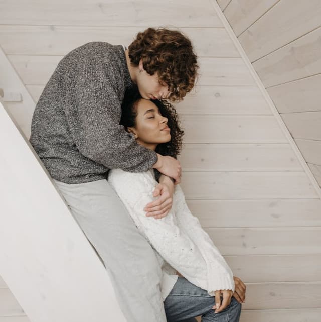 AXIS Apa Itu Clingy dalam Hubungan? Kenali Ciri-Cirinya image gambar