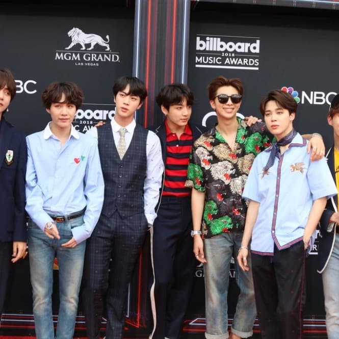 AXIS 8 Lagu BTS yang Wajib Kamu Dengarkan image gambar