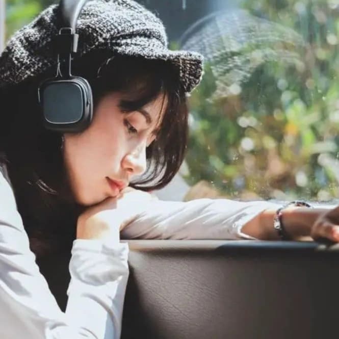 10 Rekomendasi Lagu Galau Dijamin Bikin Mewek!