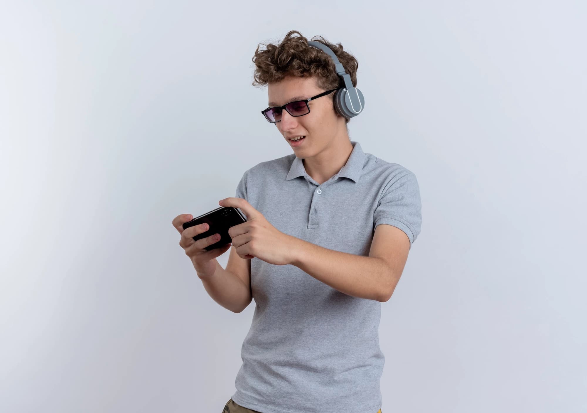 AXIS Rekomendasi Game FPS Mobile Terbaik 2025 yang Seru Abis image gambar
