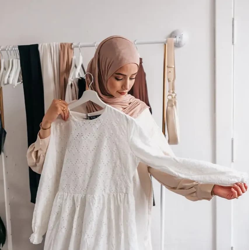AXIS Makin On Point, Cek Rekomendasi Outfit Bukber Terbaru 2025! image gambar