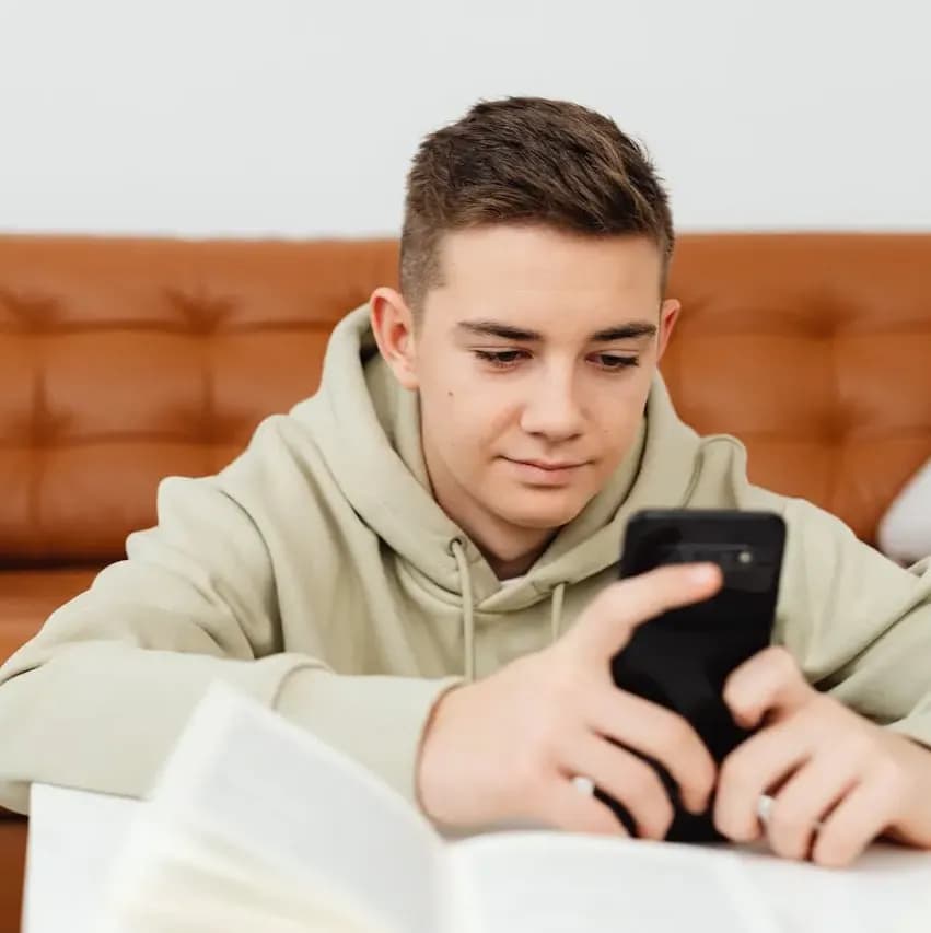 AXIS 9 Tips Memilih Paket Data untuk Pelajar agar Internetan Lancar image gambar