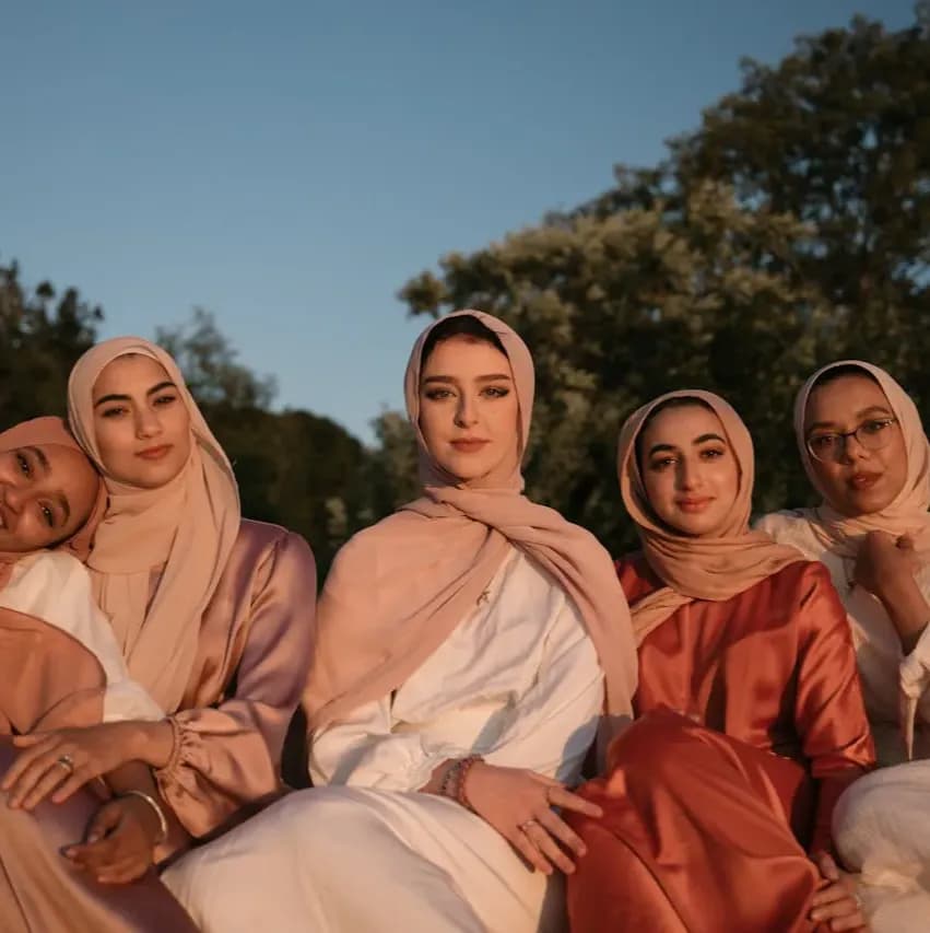 5 Tren Outfit Lebaran 2025 untuk Tampil Maksimal di Hari Raya