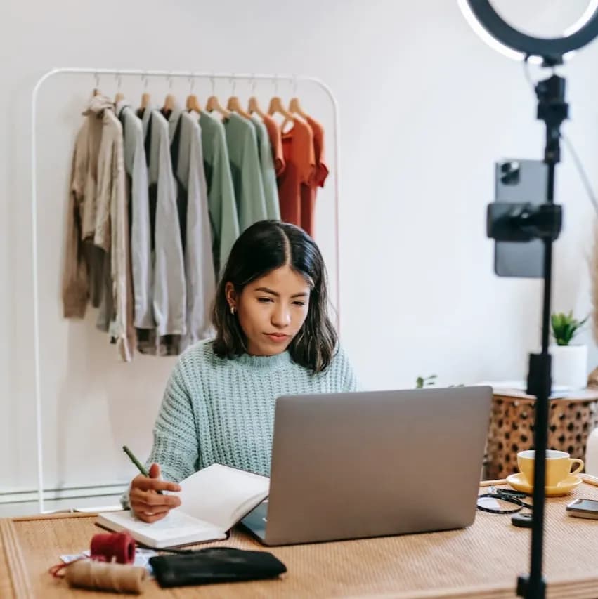 AXIS 6 Ide Konten Instagram 30 Hari untuk Content Creator Pemula image gambar