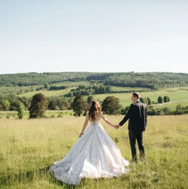 AXIS 10 Ide Prompt Gemini AI Pasangan Prewedding yang Romantis image gambar