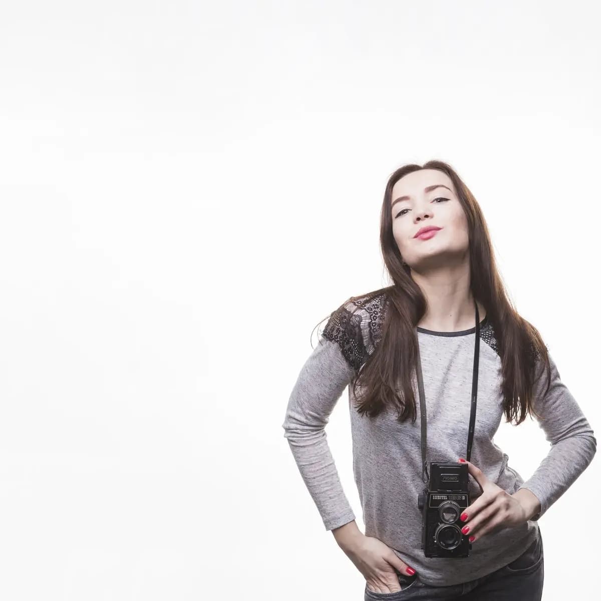 AXIS 32 Prompt AI Foto Studio dengan Berbagai Konsep image gambar