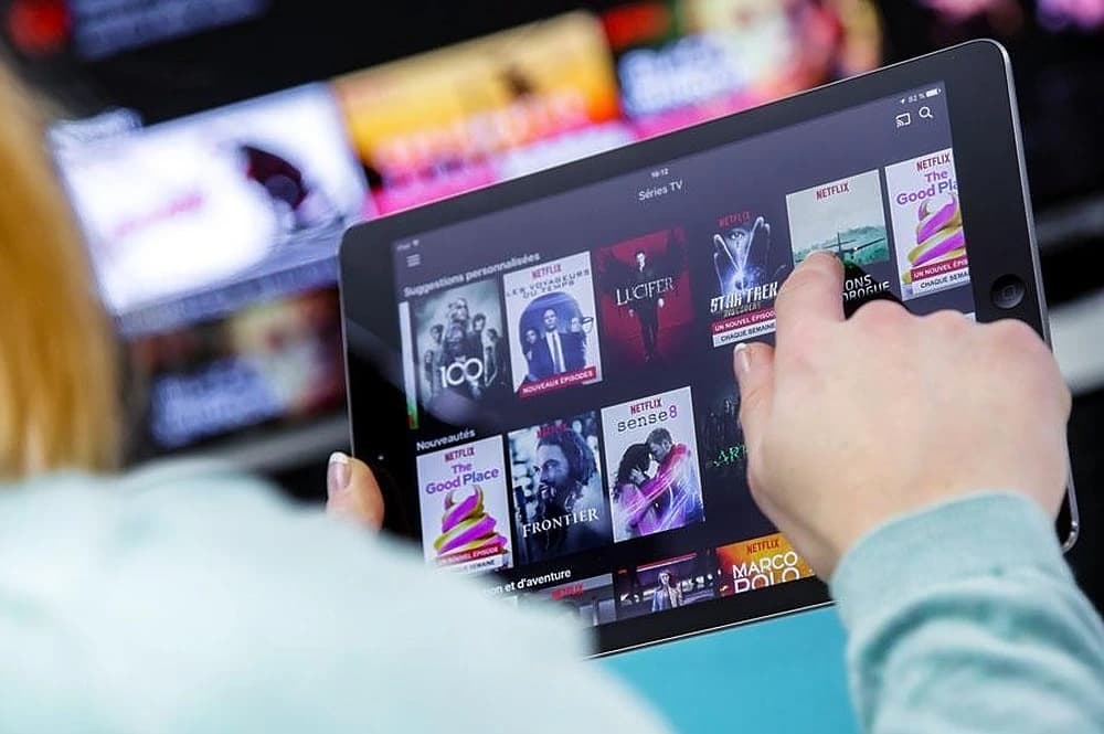 AXIS Nonton Video Makin Seru Pakai Paket Streaming BOOSTR AXIS image gambar