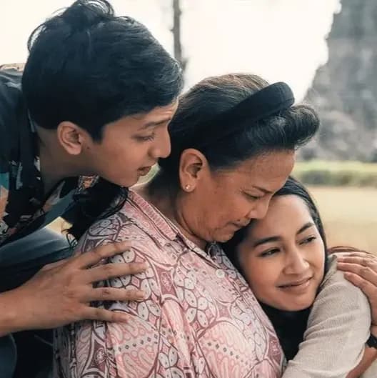AXIS 7 Film Tentang Ibu yang Menyentuh Hati dan Penuh Haru image gambar
