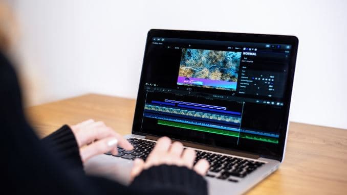 AXIS 10 Rekomendasi Aplikasi Edit Video Terbaik Untuk YouTube Shorts image gambar