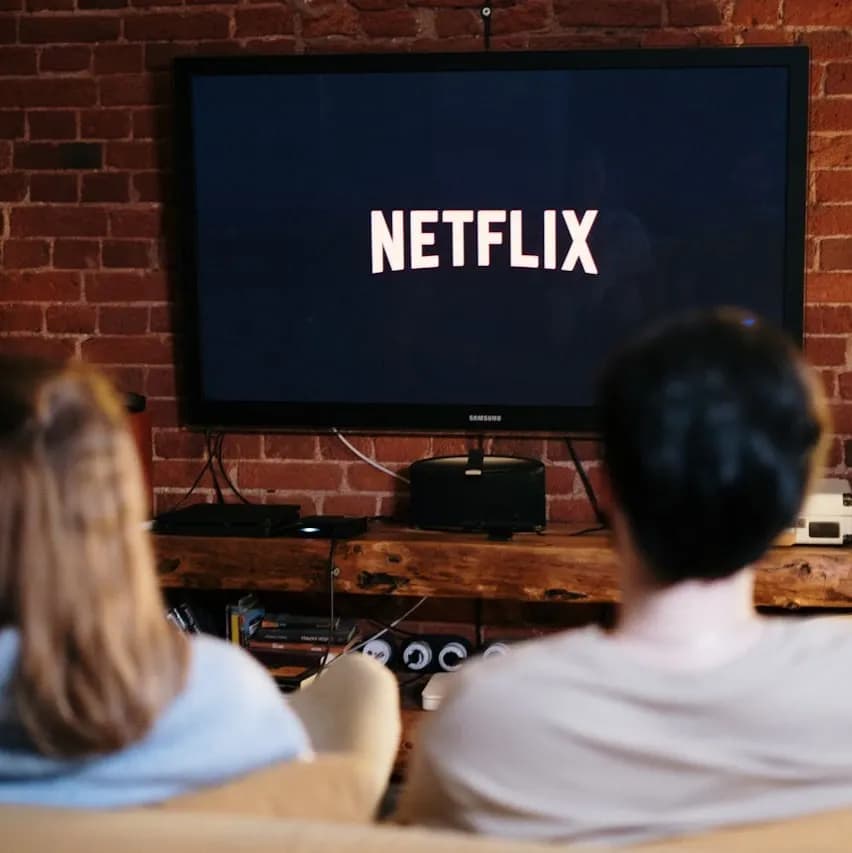 AXIS 10 Rekomendasi Film Netflix Terbaru 2025 beserta Sinopsisnya image gambar