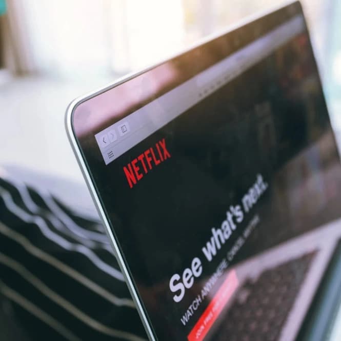 AXIS 10 Rekomendasi Film Netflix yang Wajib Ditonton image gambar