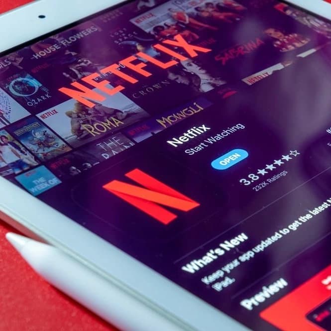AXIS 7 Rekomendasi Judul Serial Netflix Terbaik 2022 yang Wajib Kamu Tonton sampai Tamat image gambar