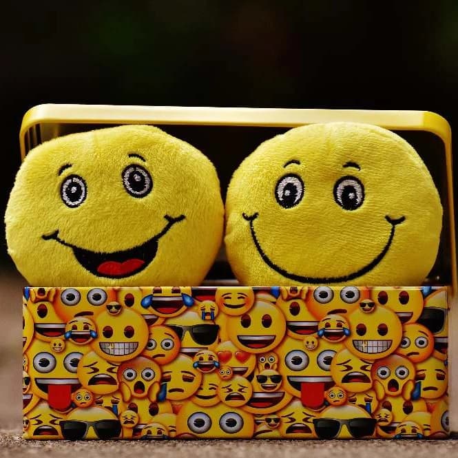 AXIS Pantun Gombal, Cocok Bikin Doi Makin Cinta! image gambar