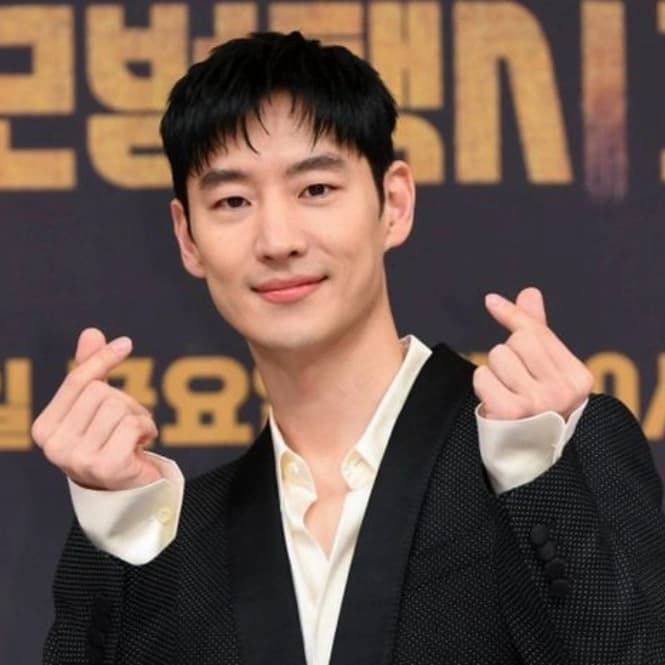 AXIS Lee Je Hoon, Si Babyface yang Aktingnya Kece Banget! image gambar