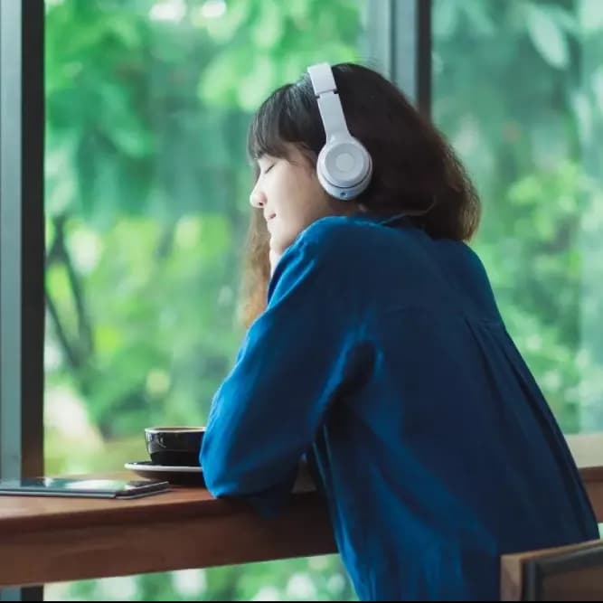 10 Rekomendasi Lagu Barat yang Enak Didengar Sepanjang Hari