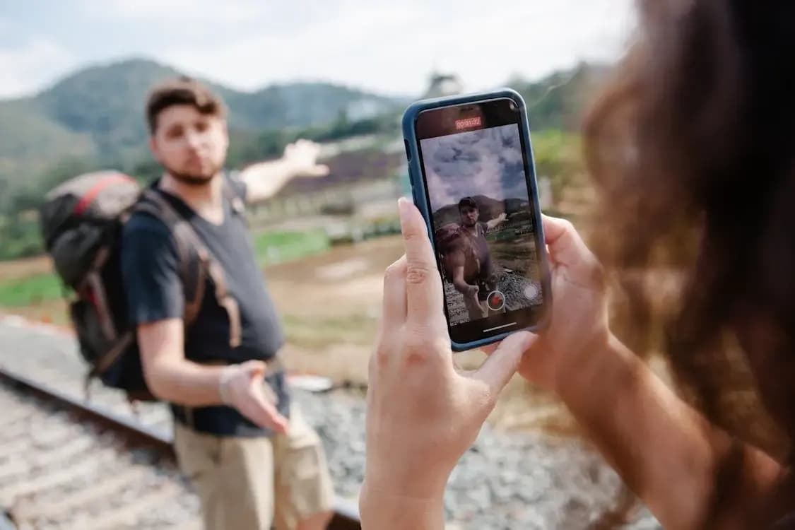 AXIS Lagu untuk Backsound Video Traveling TikTok yang Dijamin FYP image gambar