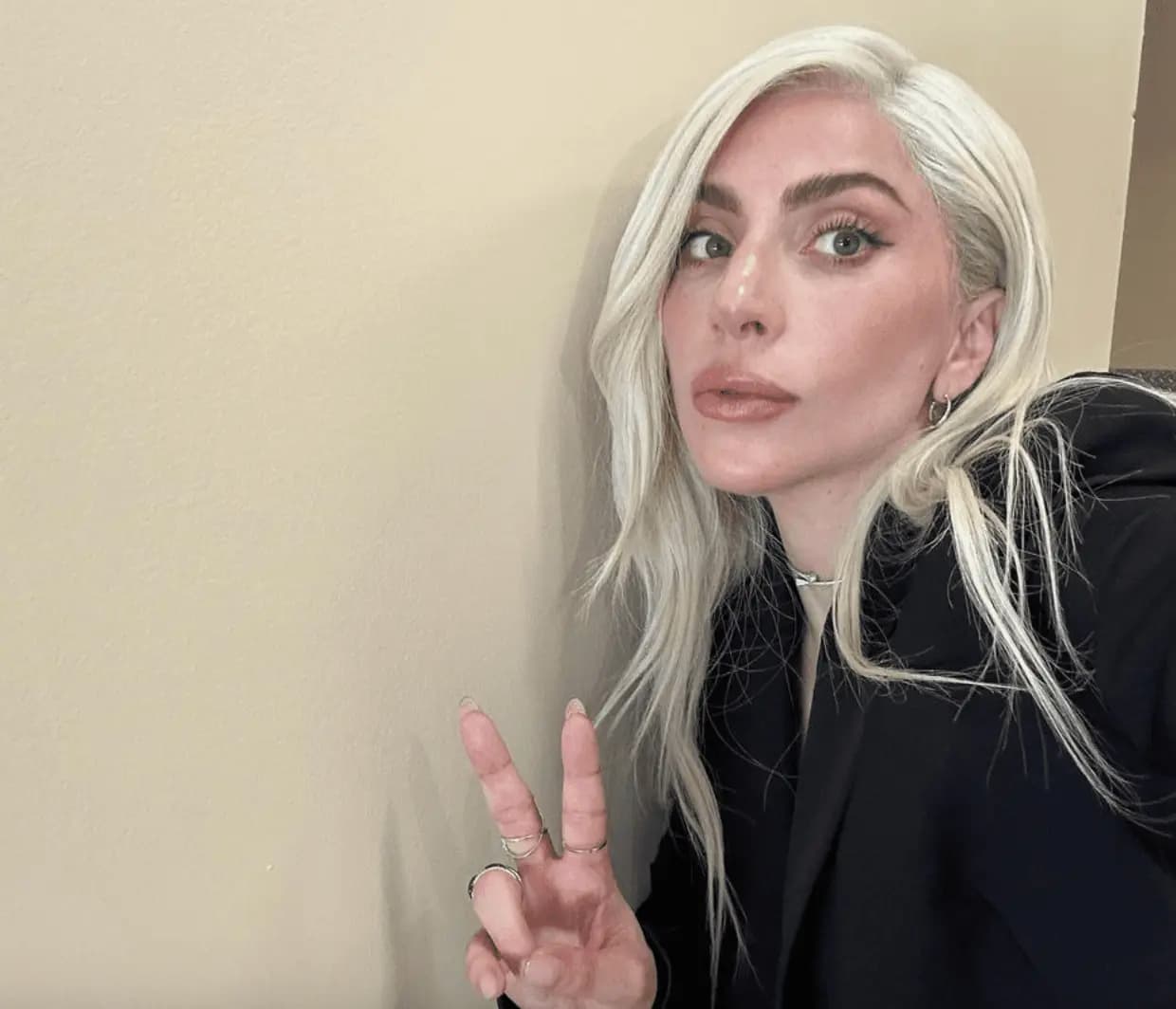 AXIS Intip Yuk! Ini Dia Biodata dan Lagu Terbarunya Lady Gaga Yang Trending image gambar