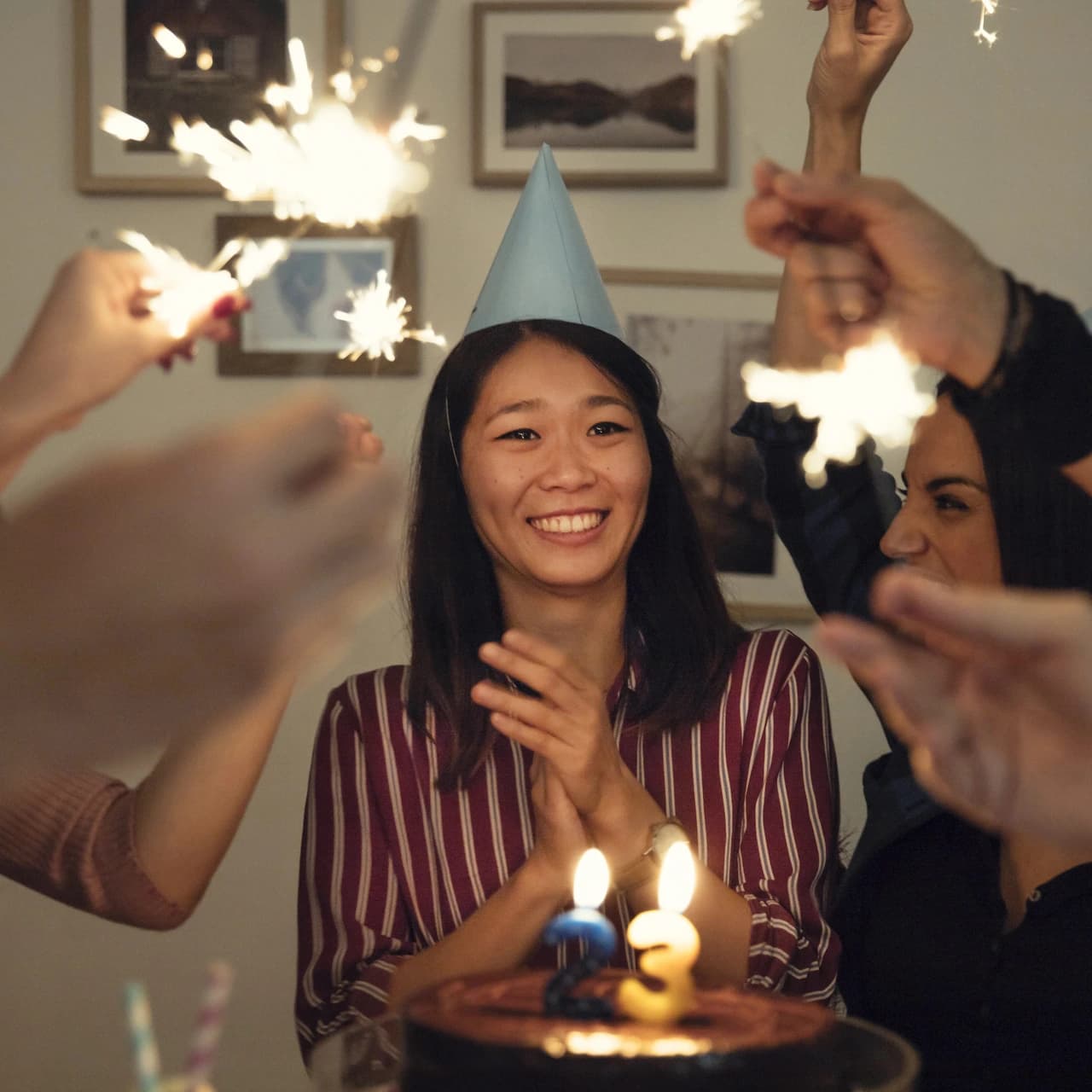AXIS 10+ Prompt Ulang Tahun Gemini AI untuk Foto yang Estetik image gambar