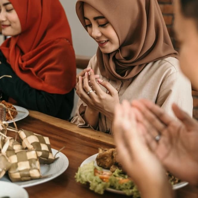AXIS Biar Tetap Semangat Seharian, Simak Cara Menahan Lapar Saat Puasa image gambar