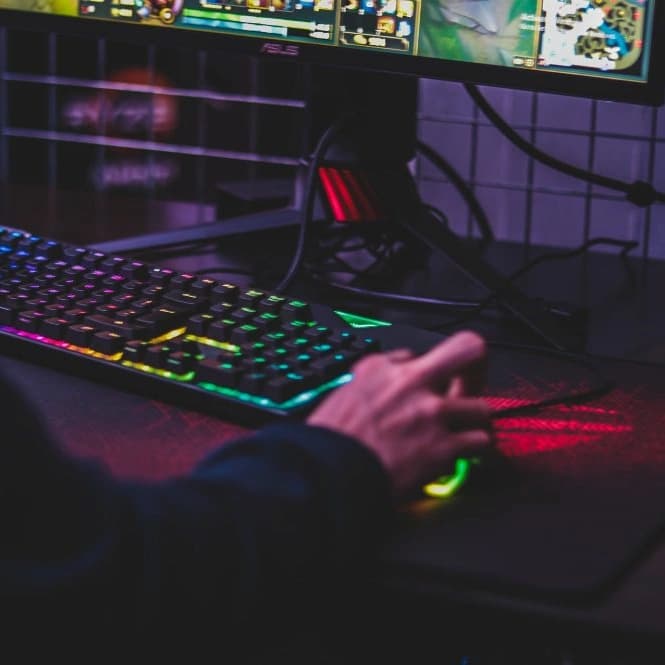 AXIS Night Market dan Titanmail Skin Bundle di Game Valorant image gambar